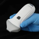 Sonda de ecografía lineal portátil Suresult L24Pro de 18/24 MHz en una mano enguantada